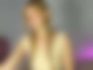 Live cam show with Sensual petite girl foxie - Lovense Teen (18+) on live18s.com