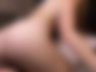 Live cam show with Sensual petite girl foxie - Flashing on CamClone
