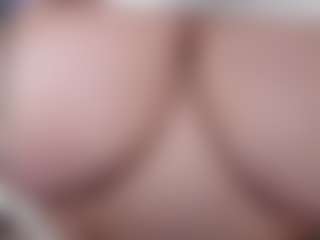 Live cam show with Holy-Reid - Big Nipples on Camsoda Late Night
