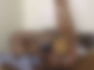 miah and bee's Live Sex Cam Show