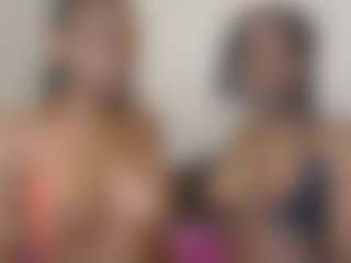 miah and bee's Live Sex Cam Show