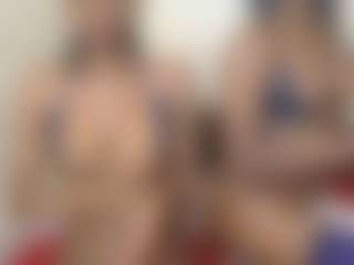 miah and bee's Live Sex Cam Show