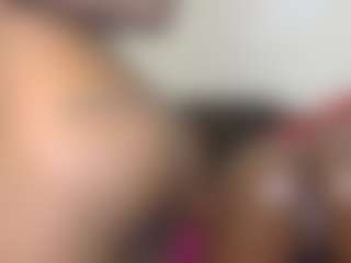 Live cam show with miah and bee - Eating Pussy on Free Soda