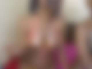 miah and bee's Live Sex Cam Show