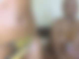 miah and bee's Live Sex Cam Show