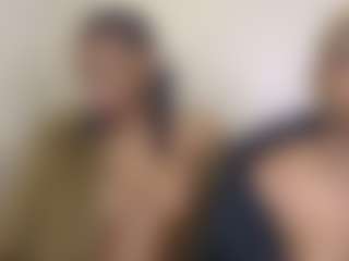 Live cam show with miah and bee - Eating Pussy on Camsoda