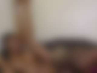 Live cam show with miah and bee - Eating Pussy on AdultVida.com