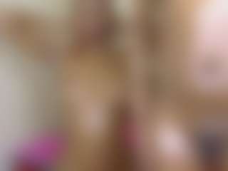 miah and bee's Live Sex Cam Show