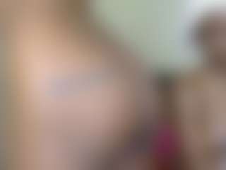 miah and bee's Live Sex Cam Show