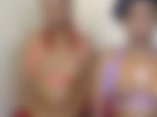 Live cam show with miah and bee - Double Penetration on Camsoda