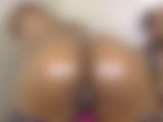 Live cam show with miah and bee - Eating Pussy on CamClone