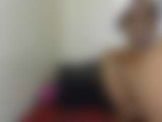 miah and bee's Live Sex Cam Show