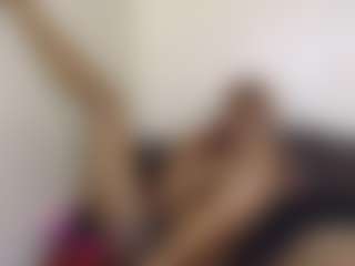 miah and bee's Live Sex Cam Show