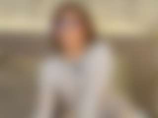 Live cam show with Mila Grace - Average on SquirtSoMuch