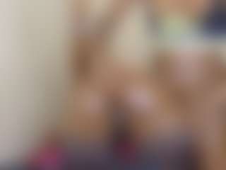bee and miah's Live Sex Cam Show