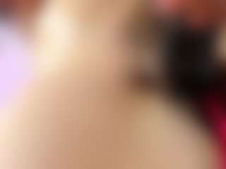Live cam show with luna-maisonn - Gagging on Camsoda