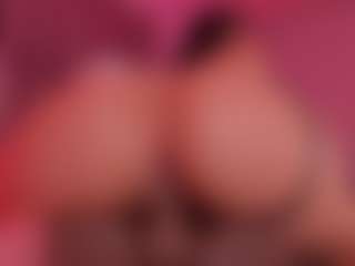 Live cam show with Isabella-Flowers - Petite on Camsoda