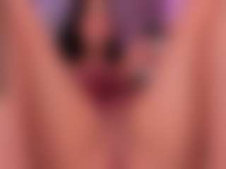 Live cam show with Isabella-Flowers - Petite on Camming Site