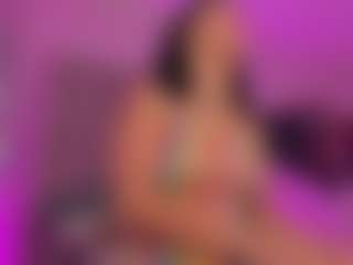 Live cam show with Isabella-Flowers - Public on CamwithHer