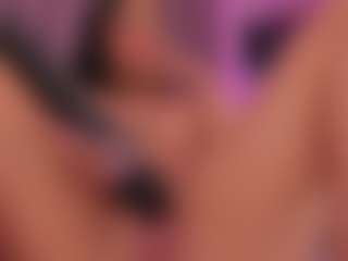 Live cam show with Isabella-Flowers - Public on Camsoda