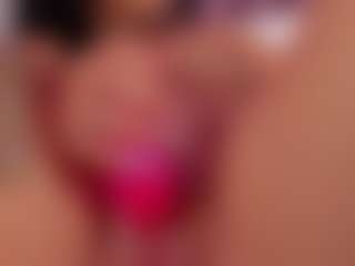 Live cam show with Isabella-Flowers - Brown Eyes on madthumbs