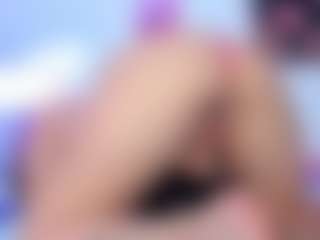 Live cam show with hailey-hadid - Young Adult on AdultVida.com