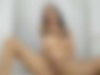 Live cam show with Bella - Anal Toys on madthumbs