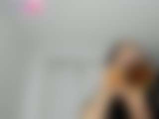 Live cam show with Bella - Tease on liverealitysex.com