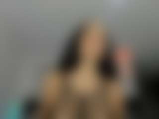 Live cam show with Bella - Black Hair on madthumbs