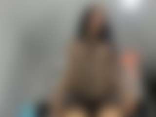 Live cam show with Bella - Colombia on Camsoda