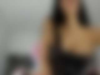 Live cam show with Bella - Black Hair on fuklive.com