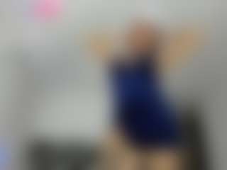 Live cam show with Bella - Cumshot on CamwithHer