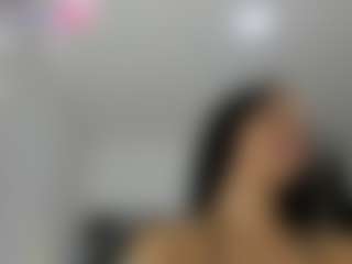 Bella's Live Sex Cam Show