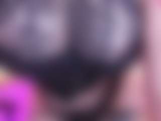 Live cam show with Kendall-Jay - Fingers on crypto-cams