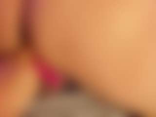 Live cam show with ladycamila - Petite on Milfs Live