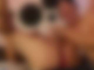 Live cam show with ladycamila - Public on CamClone