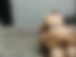 Siaran langsung penampil webcam MILF ladycamila