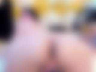 Live cam show with Tessacooper - Average on Milfs Live