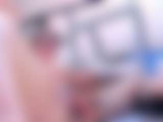 Live cam show with Tessacooper - Fingers on CamwithHer