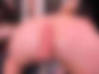 Live cam show with Tessacooper - Shaved Pussy Latina on Dare Cams