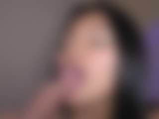 Candela34's Live Sex Cam Show