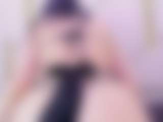Live cam show with Gaby - Shaved Pussy on Fling VIP Chat