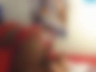 Live cam show with ROXYBAD - Average on fuklive.com