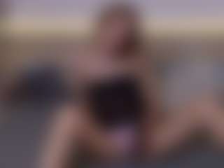 Live cam show with laxyflaxy - Brown Eyes Blonde Hair on Camsoda