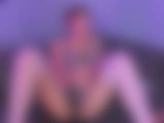 Live cam show with CristalFoxy - Amateur Brown Hair on Camming Site