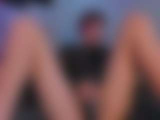 Live cam show with CristalFoxy - Skinny on Camsoda