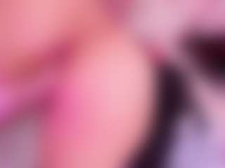 Live cam show with CataleyaGlow - Spank Brown Hair on Camsoda