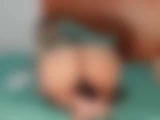 Live cam show with EiaSwon - Smoking on Camsoda
