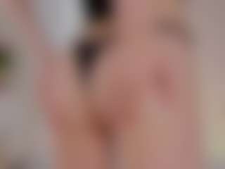 Live cam show with FrancineBritnell - Lovense on live18s.com