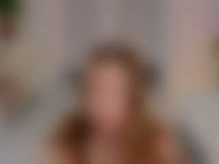 Live cam show with FrancineBritnell - Striptease on TeamSkeetLive